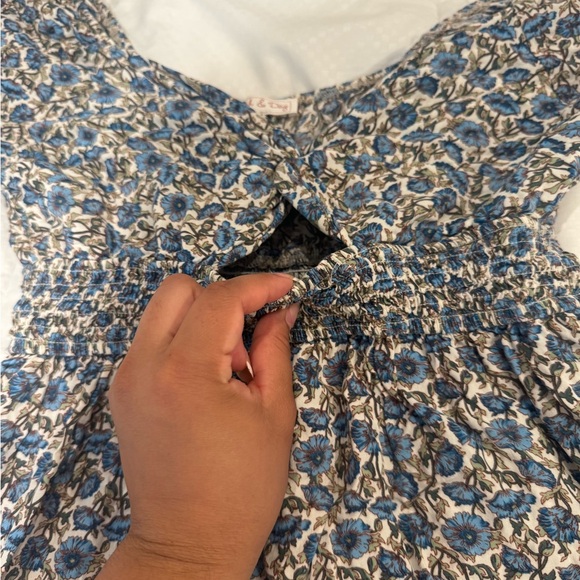 Dressing well is a form of self-expression. Show off your style with this dress - Picture 2 of 2